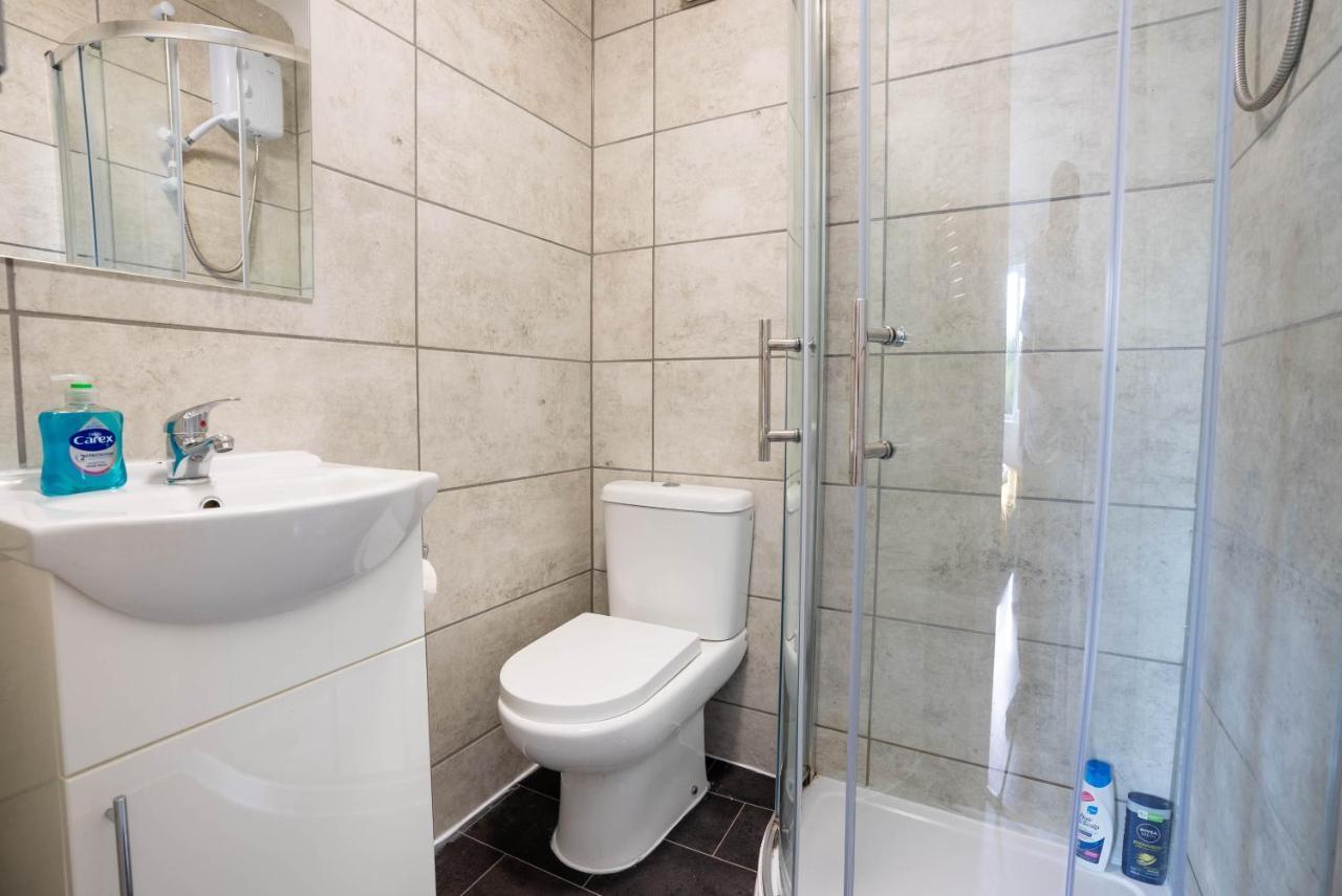No 02 Studio Flat Available Near Aylesbury Town Station エクステリア 写真